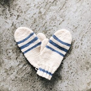✨SALE ✨Brand New Handmade Mittens